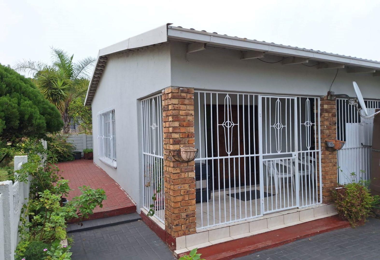 3 Bedroom House for sale in Pine Ridge P24114299563