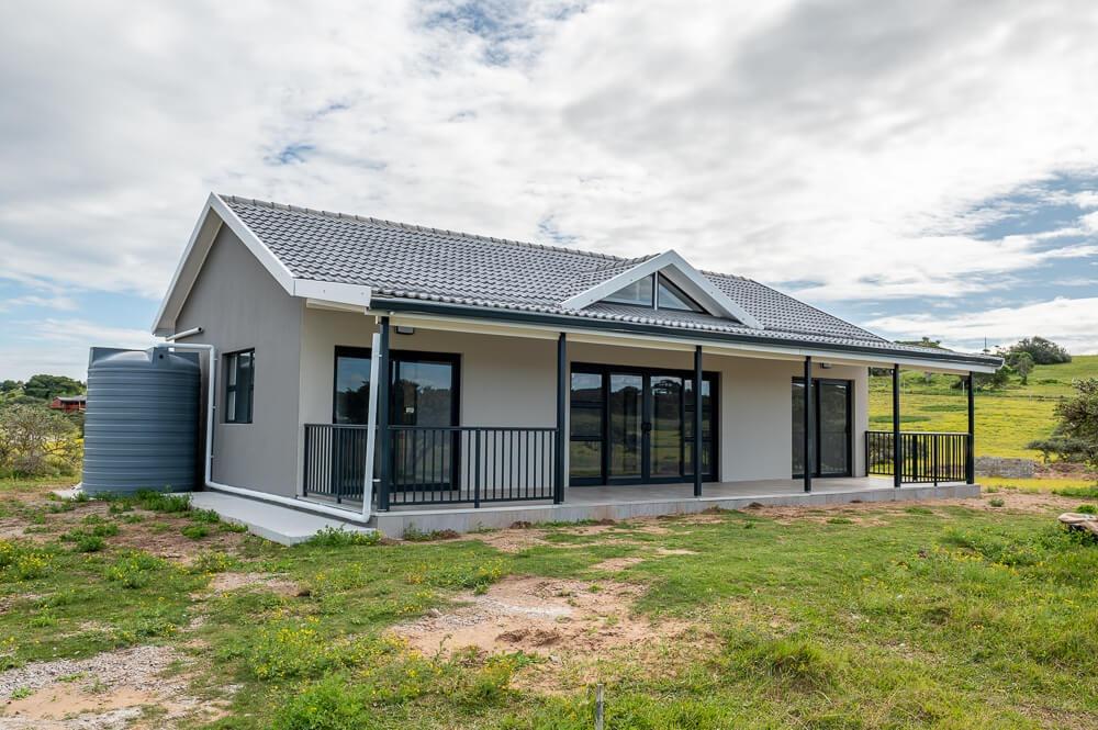 2 Bedroom House for sale in Boesmansriviermond Bushmans Creek, 1309