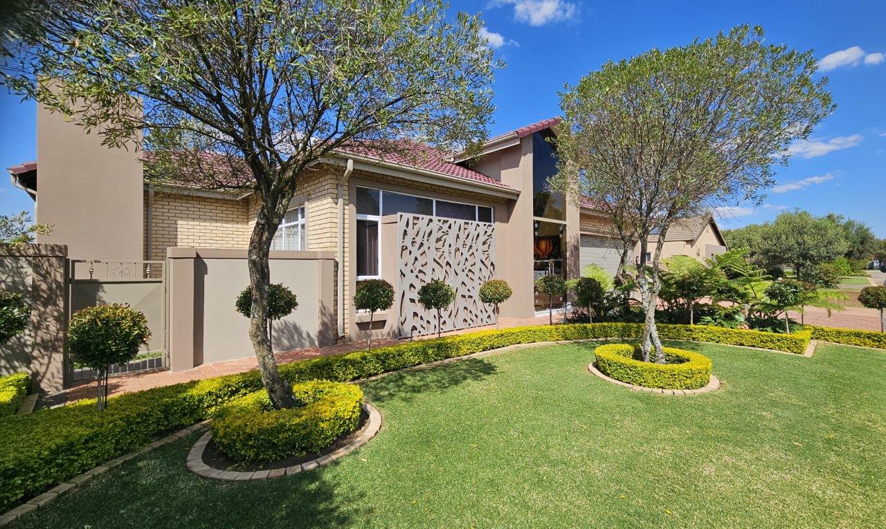 3 Bedroom House for sale in Retire at Midstream P24114328852