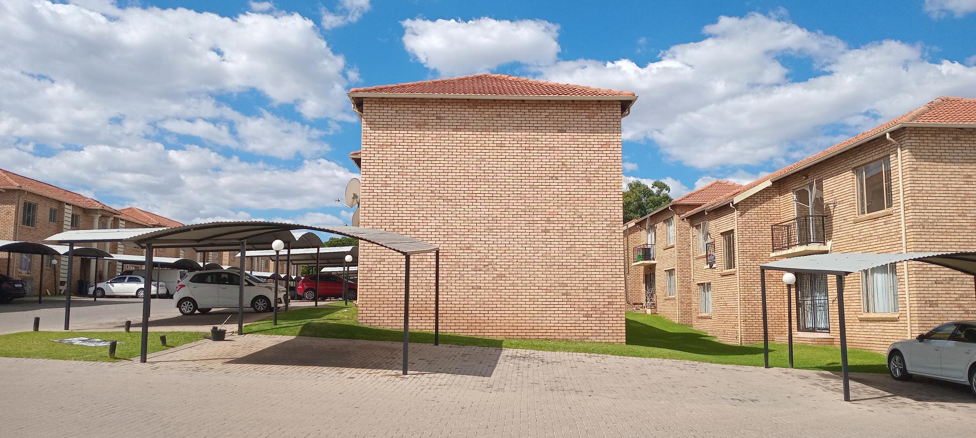 2 Bedroom Apartment / flat for sale in Greenhills 12 Riebeeck P24114329316