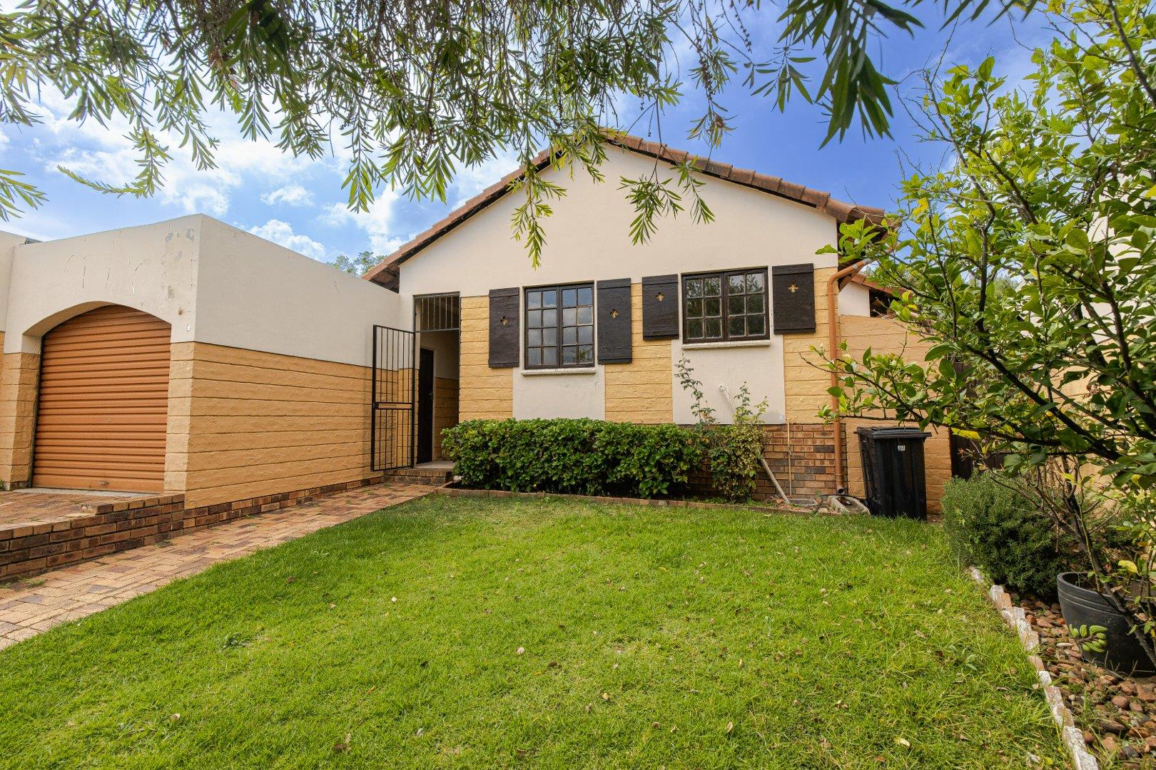 2 Bedroom Townhouse for sale in Halfway Gardens Village Le Mans, 1