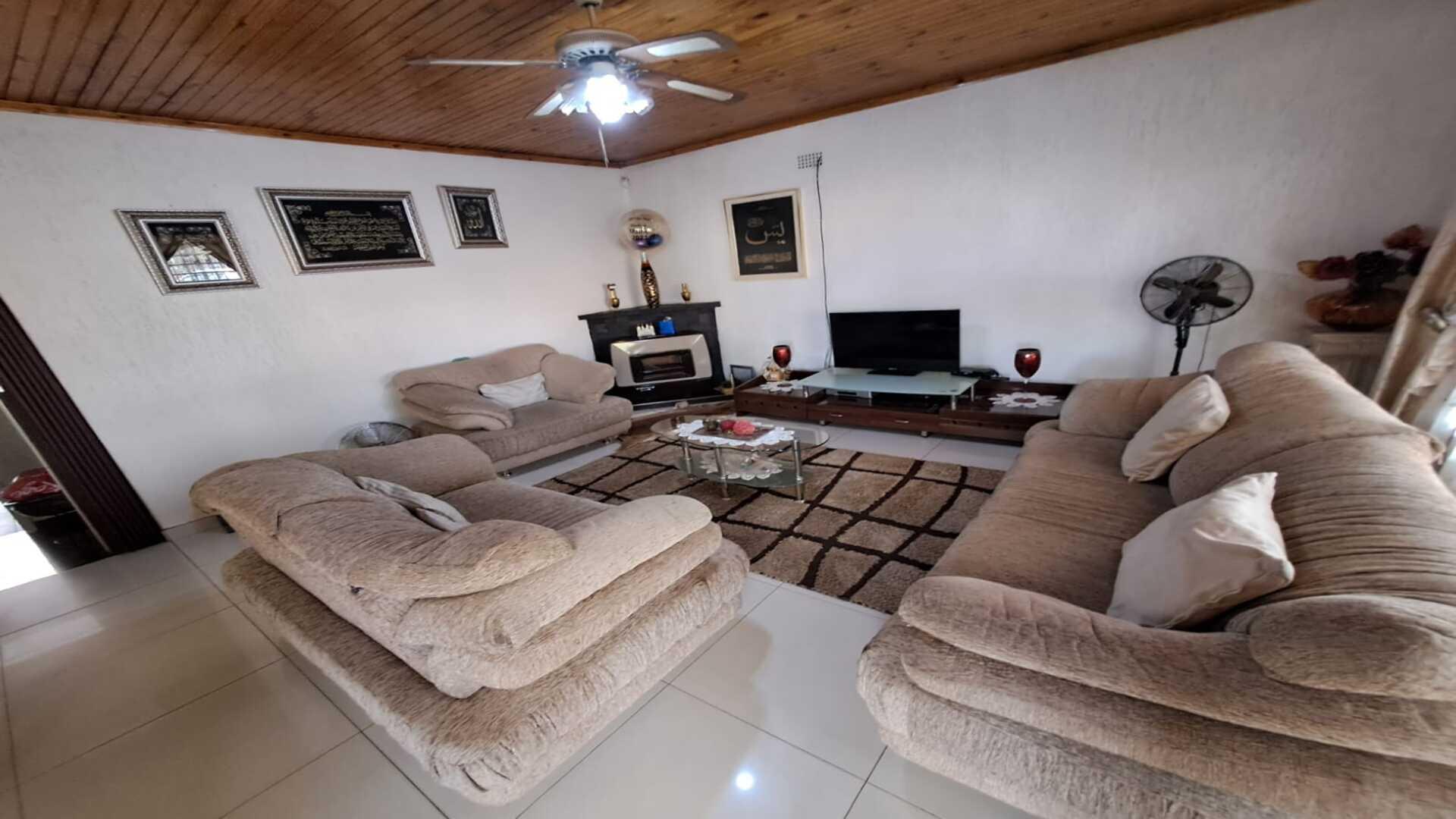 3 Bedroom House for sale in Lenasia Ext 5 P24114335389