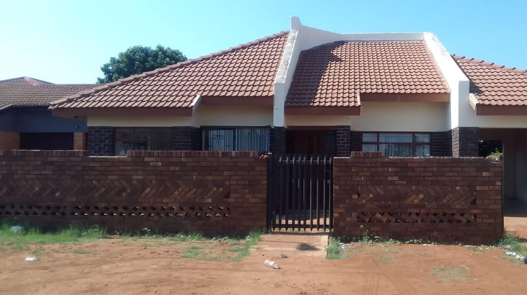 3 Bedroom House for sale in Lebowakgomo Zone F P24114335607