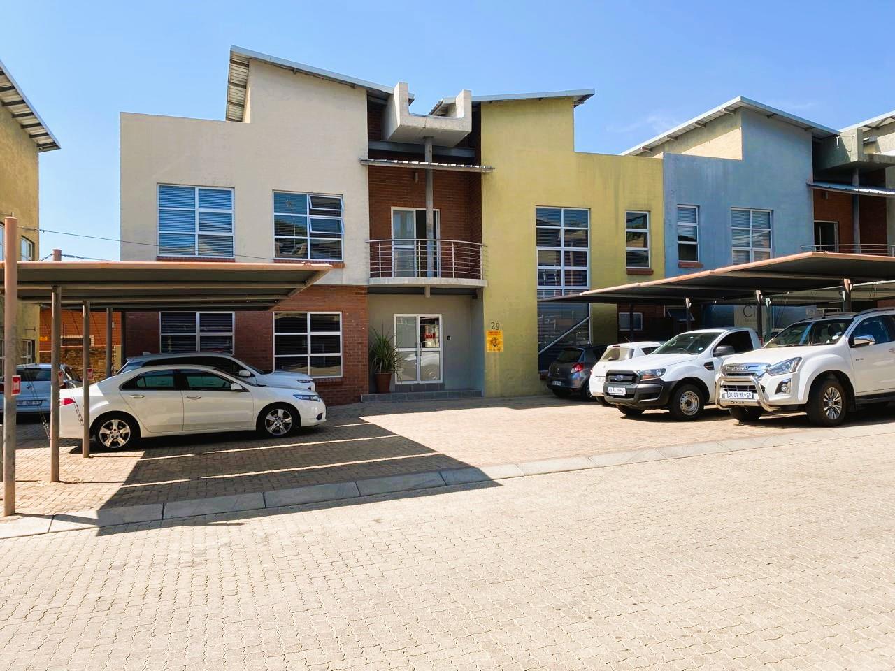 Commercial property to rent in Hampton Court P24113756621