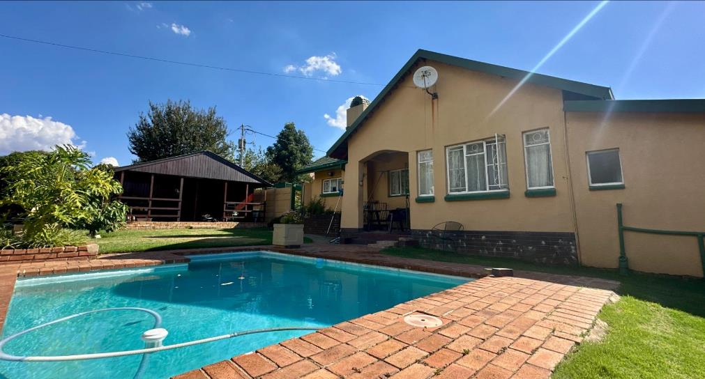 4 Bedroom House for sale in Robertsham 3 Fisk Street P24114335733