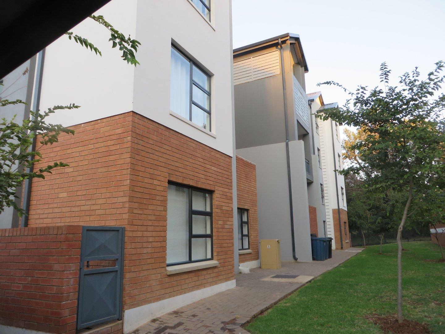 3 Bedroom Apartment / flat for sale in Lombardy Estate P24114474657