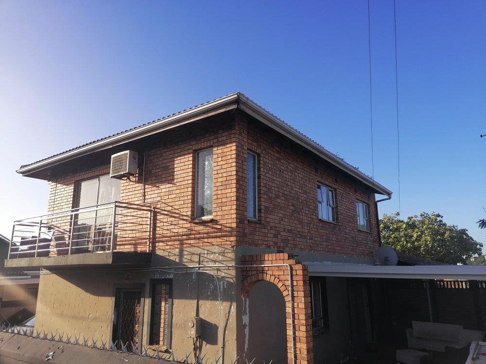 4 Bedroom House for sale in Austerville P24114336781