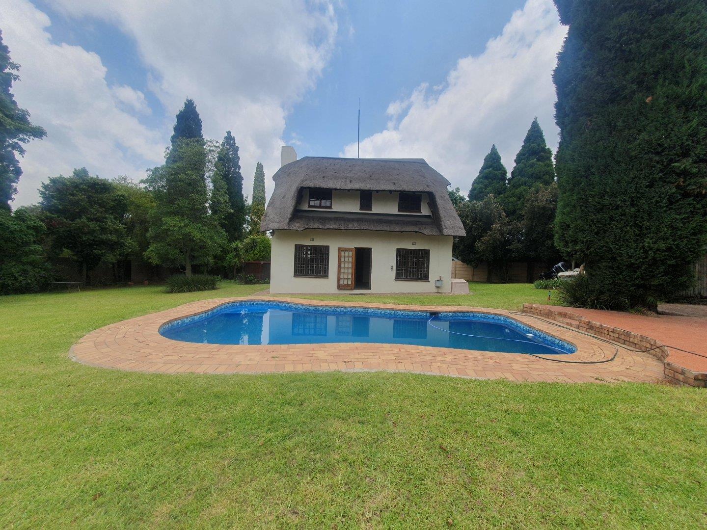 2 Bedroom House for sale in Buccleuch P24114337215