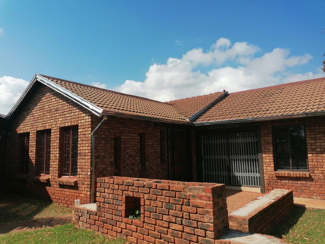 4 Bedroom House for sale in Leachville 1 Touwsrivier Street P24