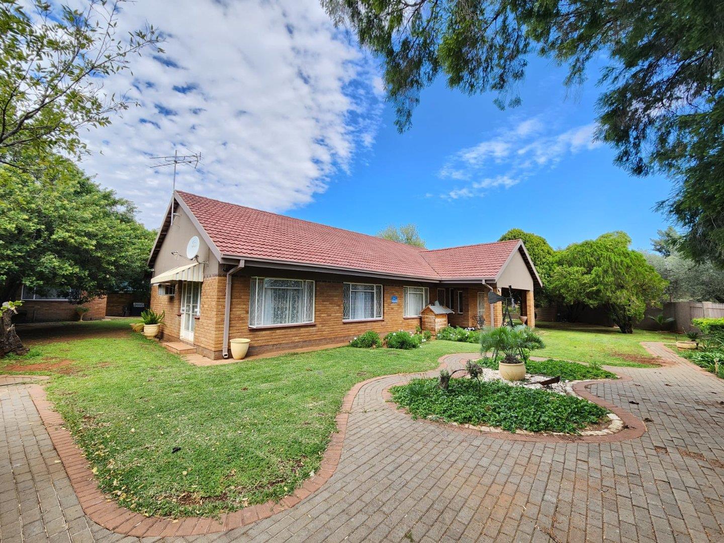 3 Bedroom House for sale in Carters Glen P24114337885