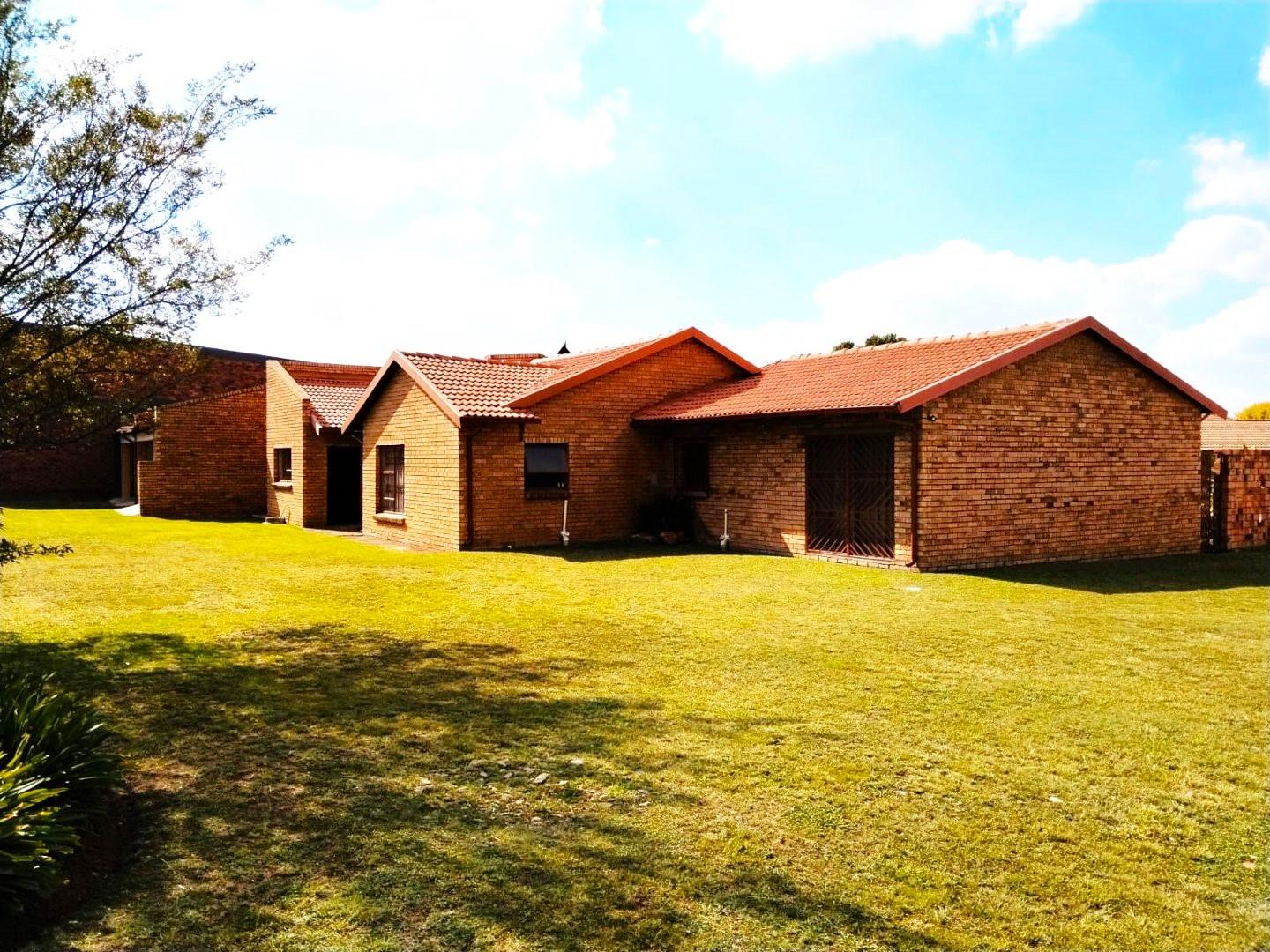 3 Bedroom House for sale in Dunnottar P24114338174