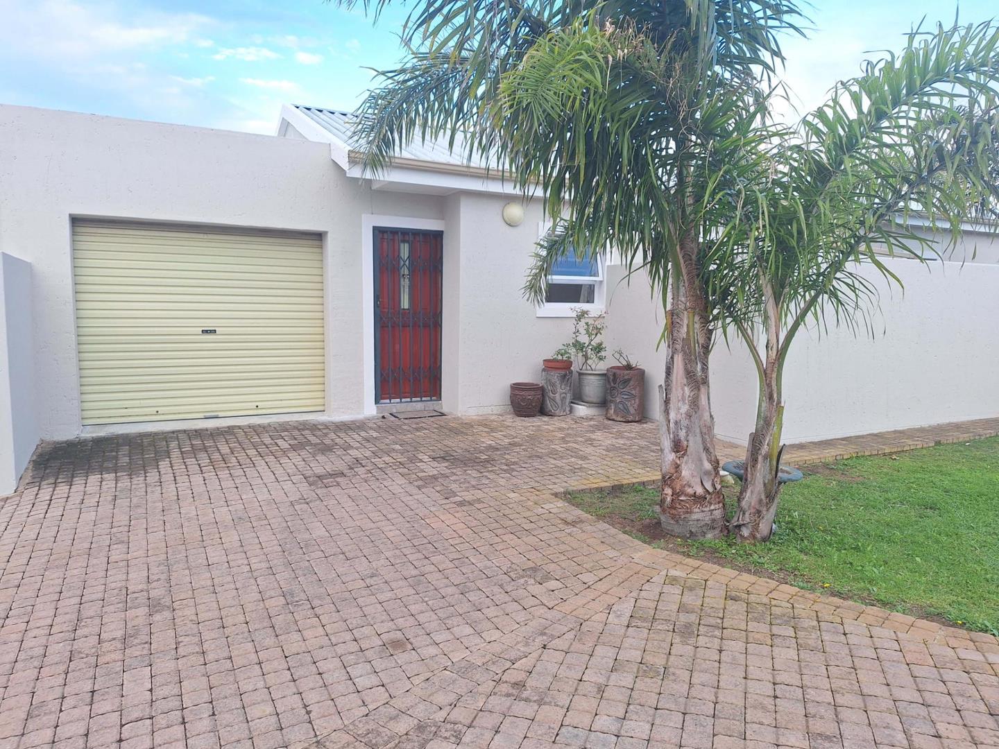 3 Bedroom Townhouse for sale in Mossel Bay Central P24114338790