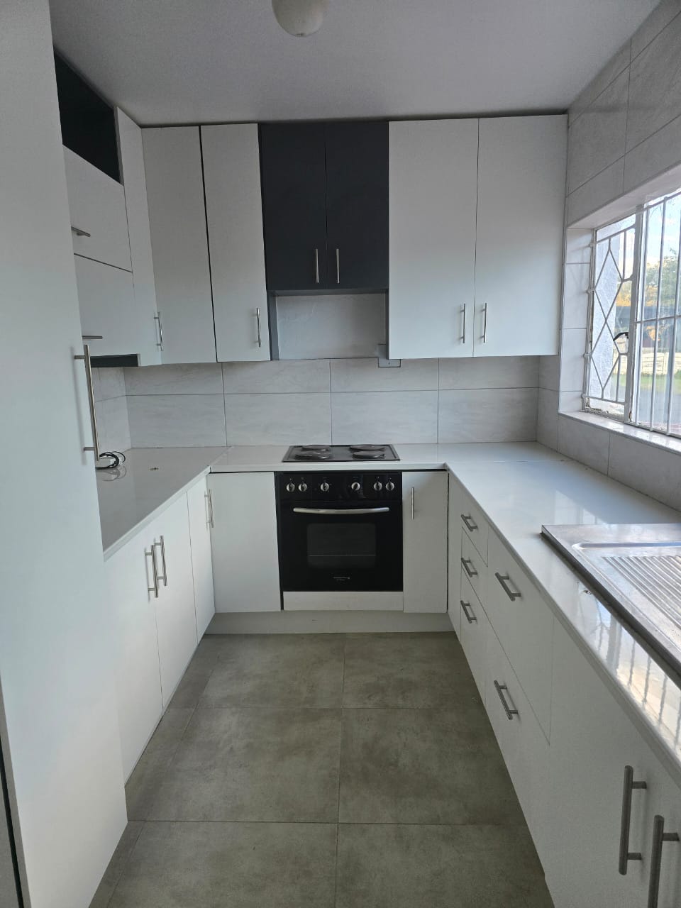 2 Bedroom Apartment / flat to rent in Lambton Gardens Unit 10, 11