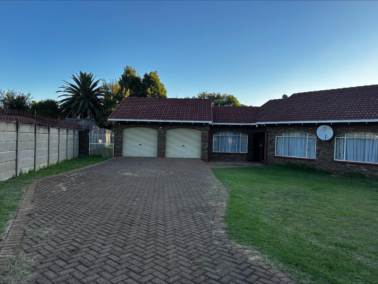 4 Bedroom House for sale in Brackenhurst 20 Hartebees Street P24