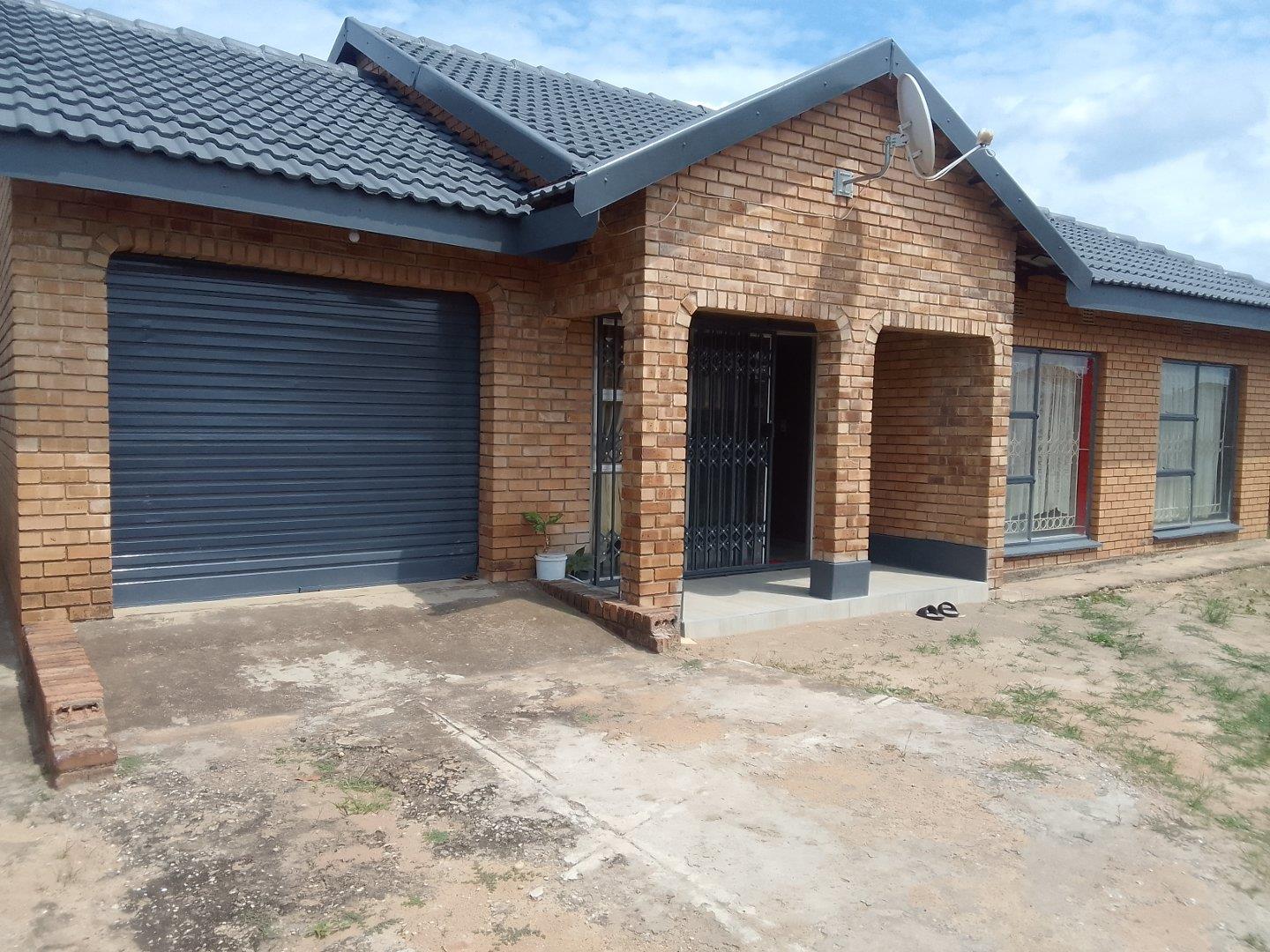 House for sale in Nkowankowa P24114339480