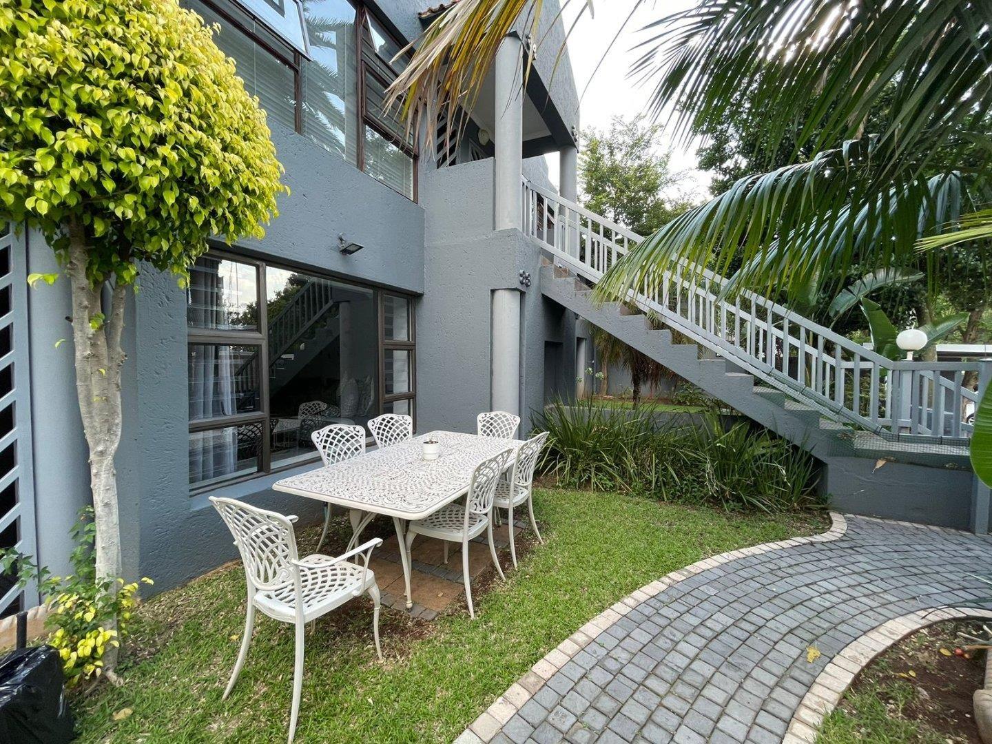 3 Bedroom Apartment / flat for sale in Sandown 33 Sandown Palms, 106