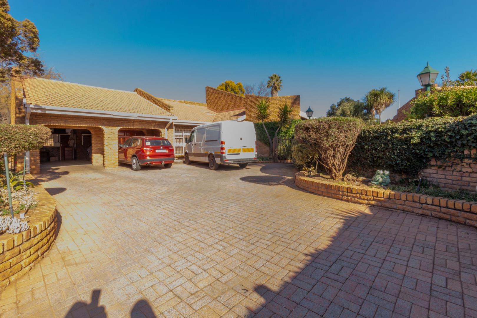 3 Bedroom House for sale in Edelweiss P24114340681