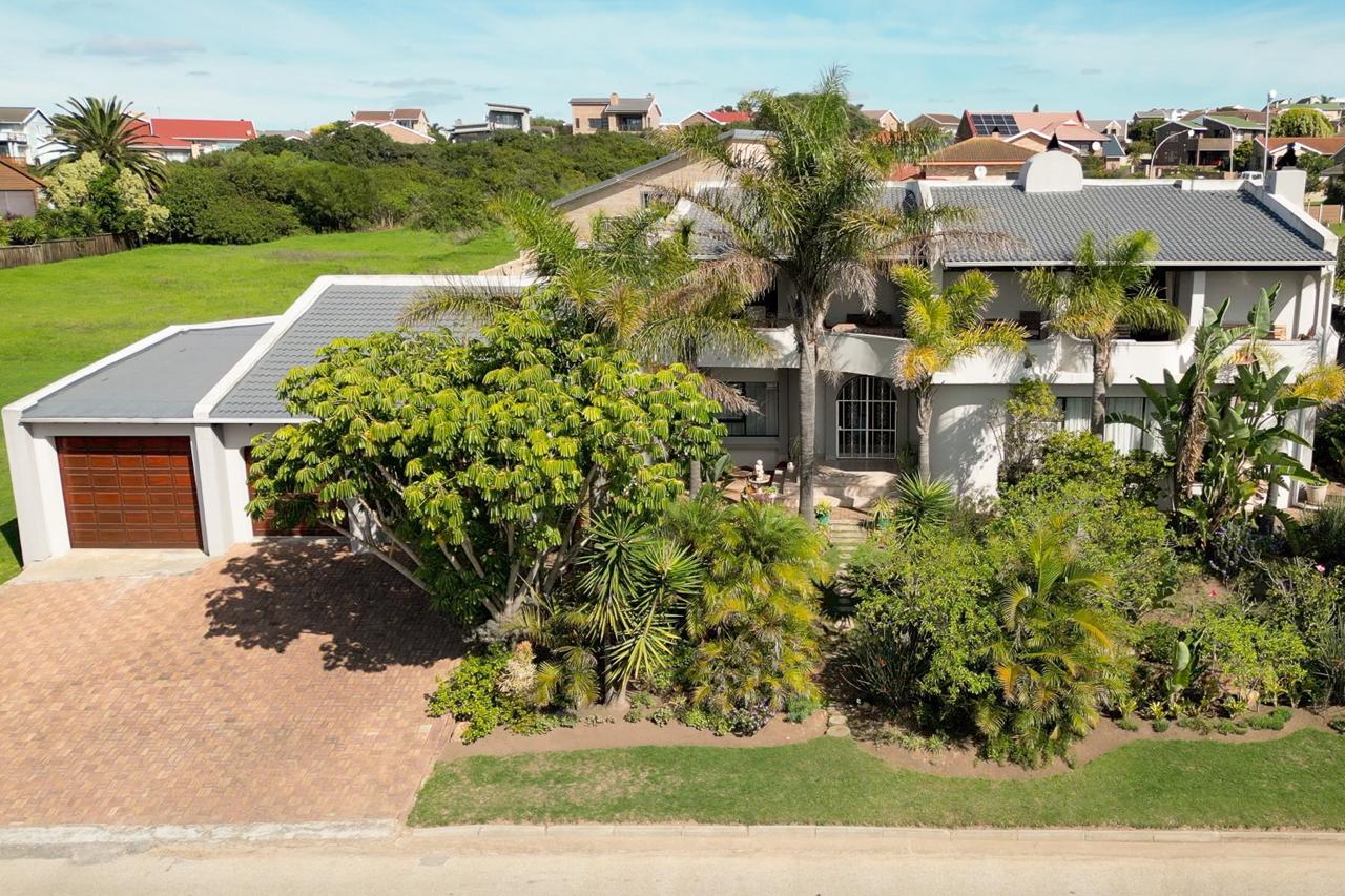 5 Bedroom House for sale in Wavecrest P24114341056