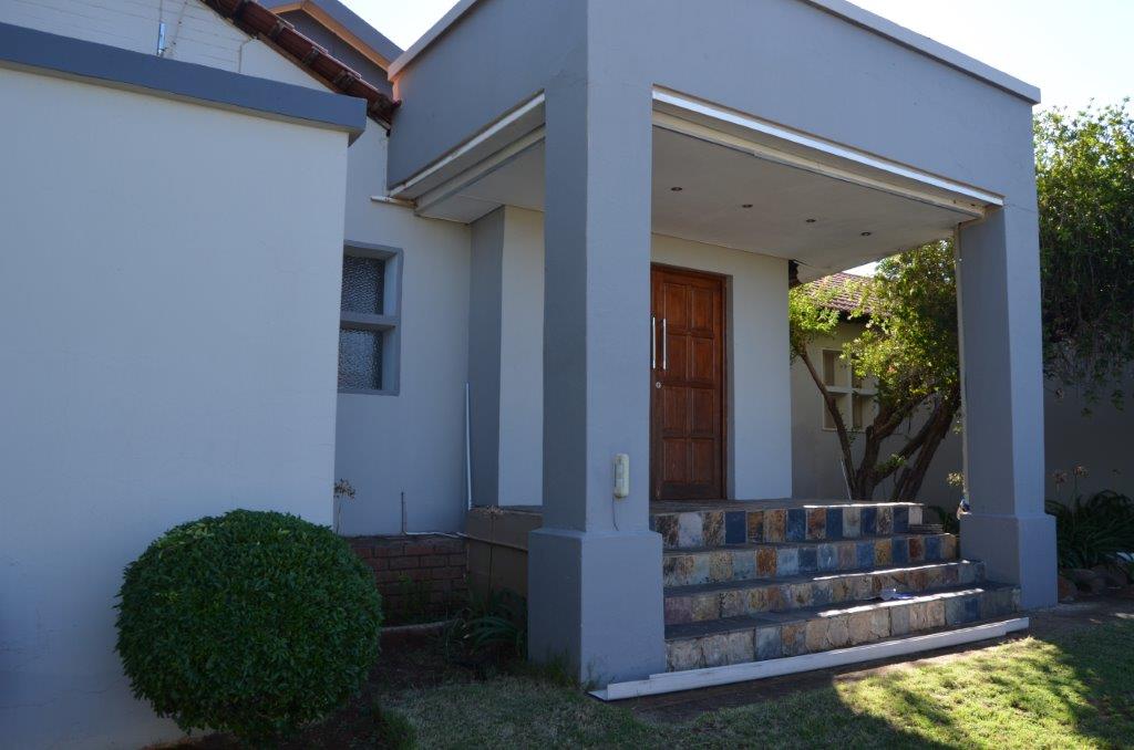 4 Bedroom House for sale in Bayswater P24114341379