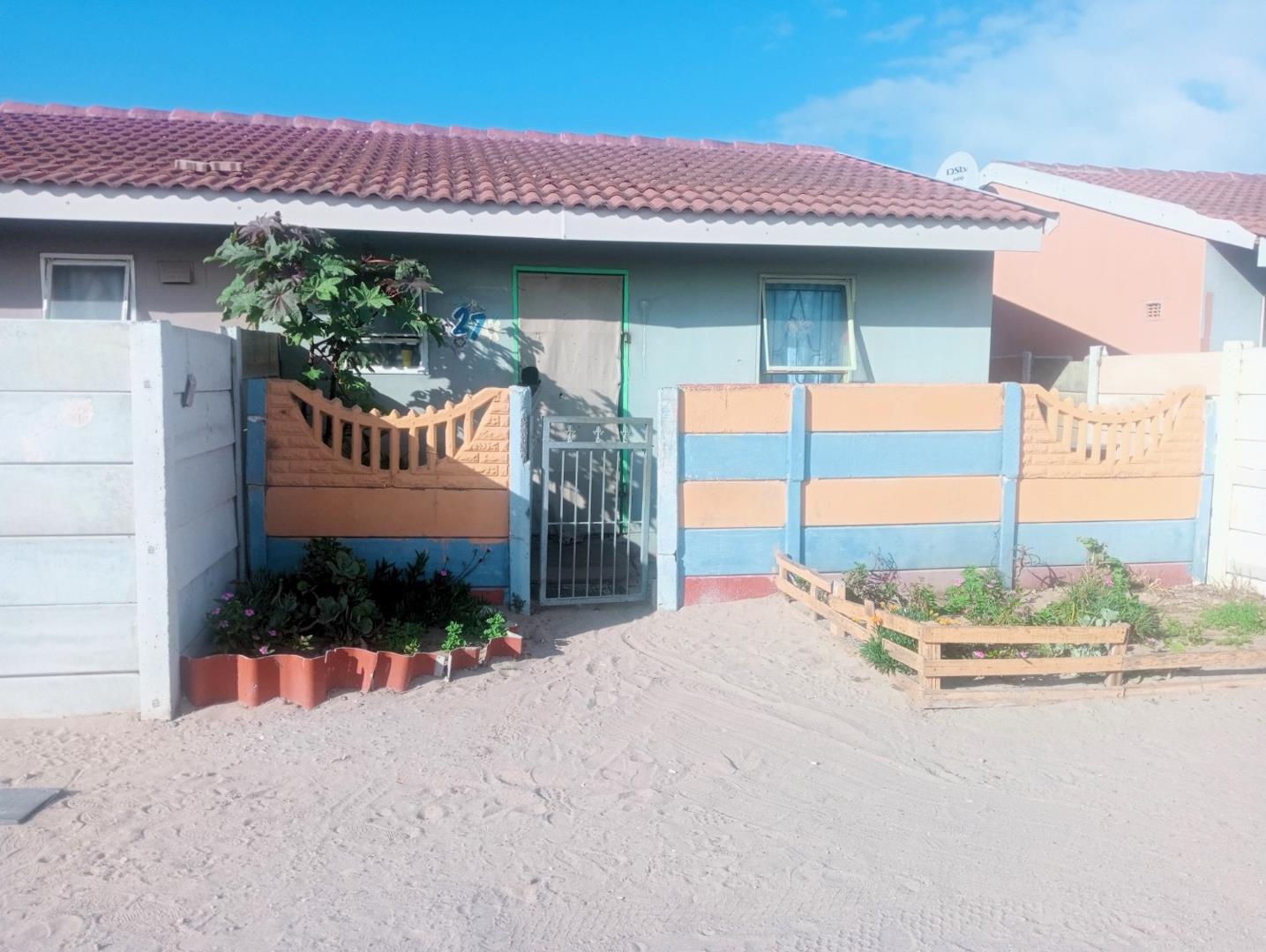 2 Bedroom House for sale in Pelican Park 27 Bunting Crescent P24