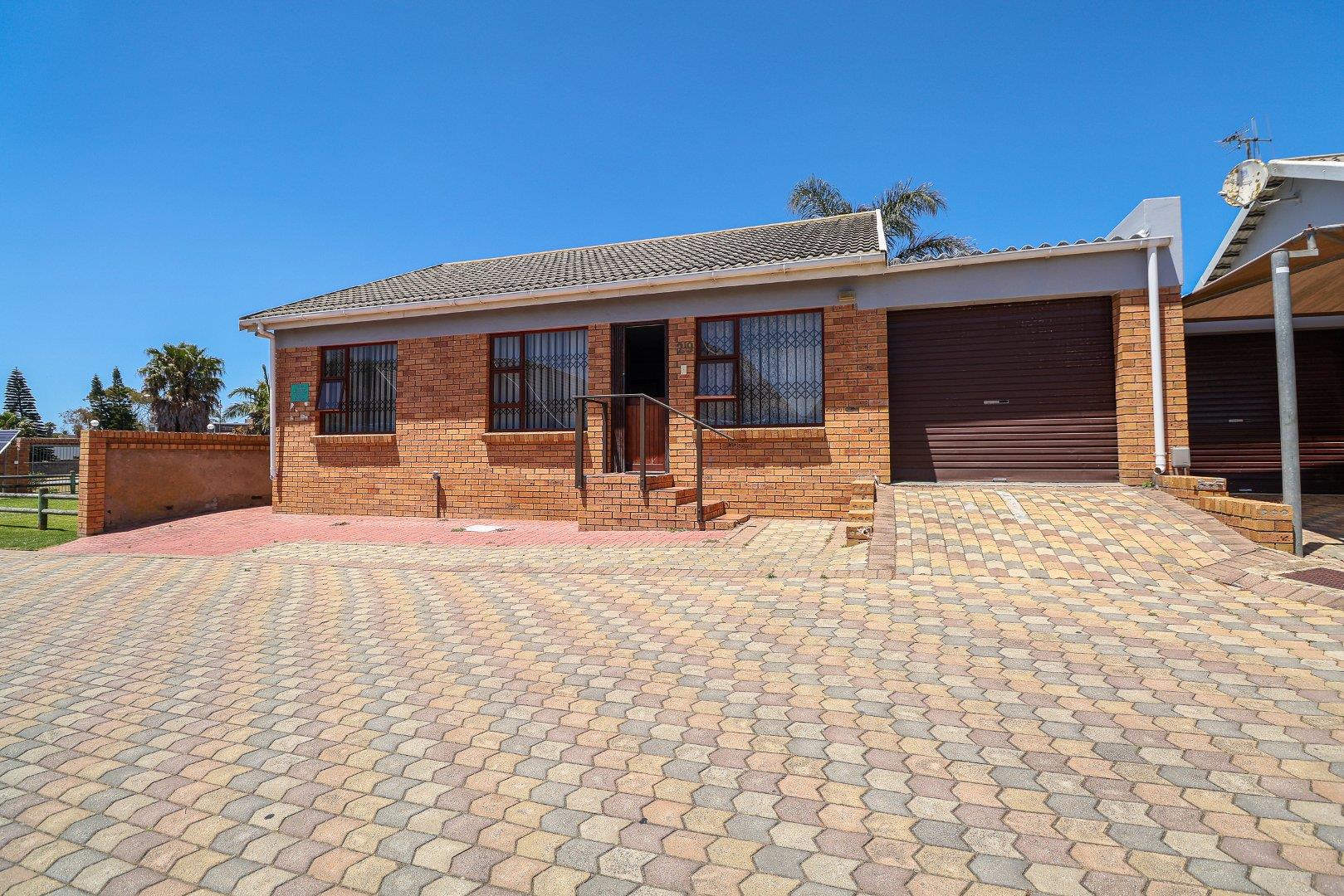 3 Bedroom Townhouse for sale in Heiderand 33 Blombos Street P24