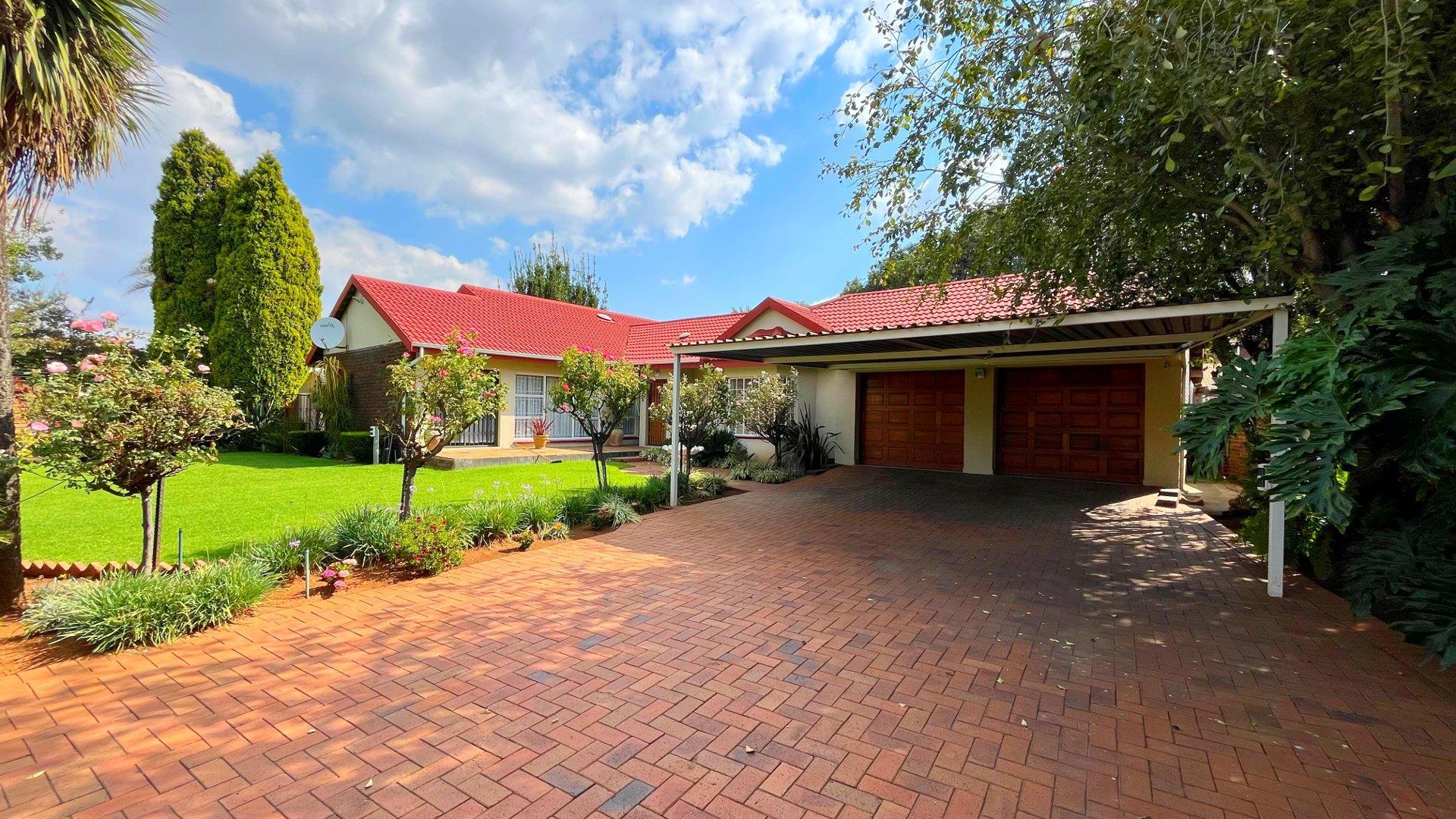 4 Bedroom House for sale in Beyers Park P24114025029