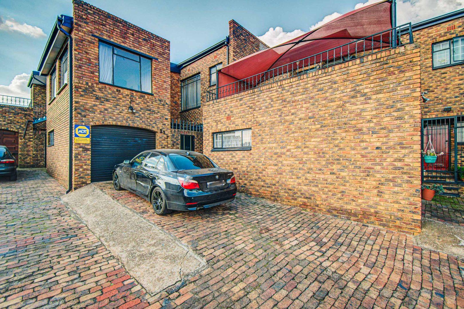 3 Bedroom Townhouse for sale in Edenvale Central P24114342984