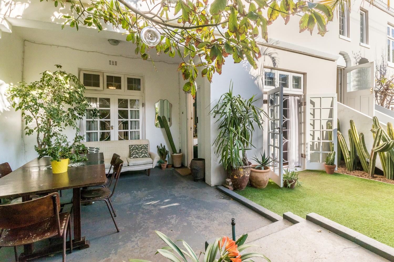 2 Bedroom Apartment / flat for sale in Tamboerskloof P24114343140