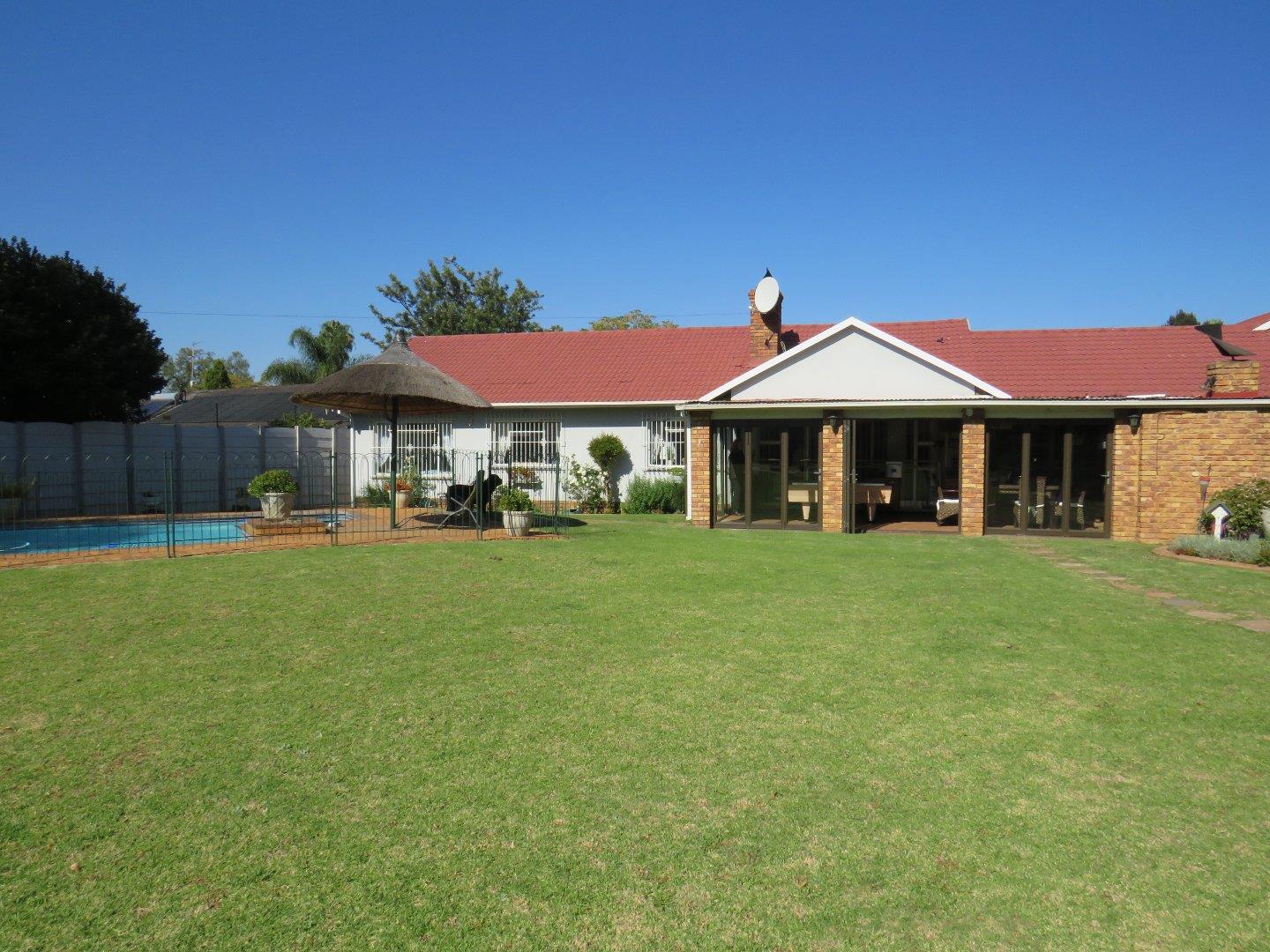 6 Bedroom House for sale in Brackenhurst 31 Agapanthus Street P24