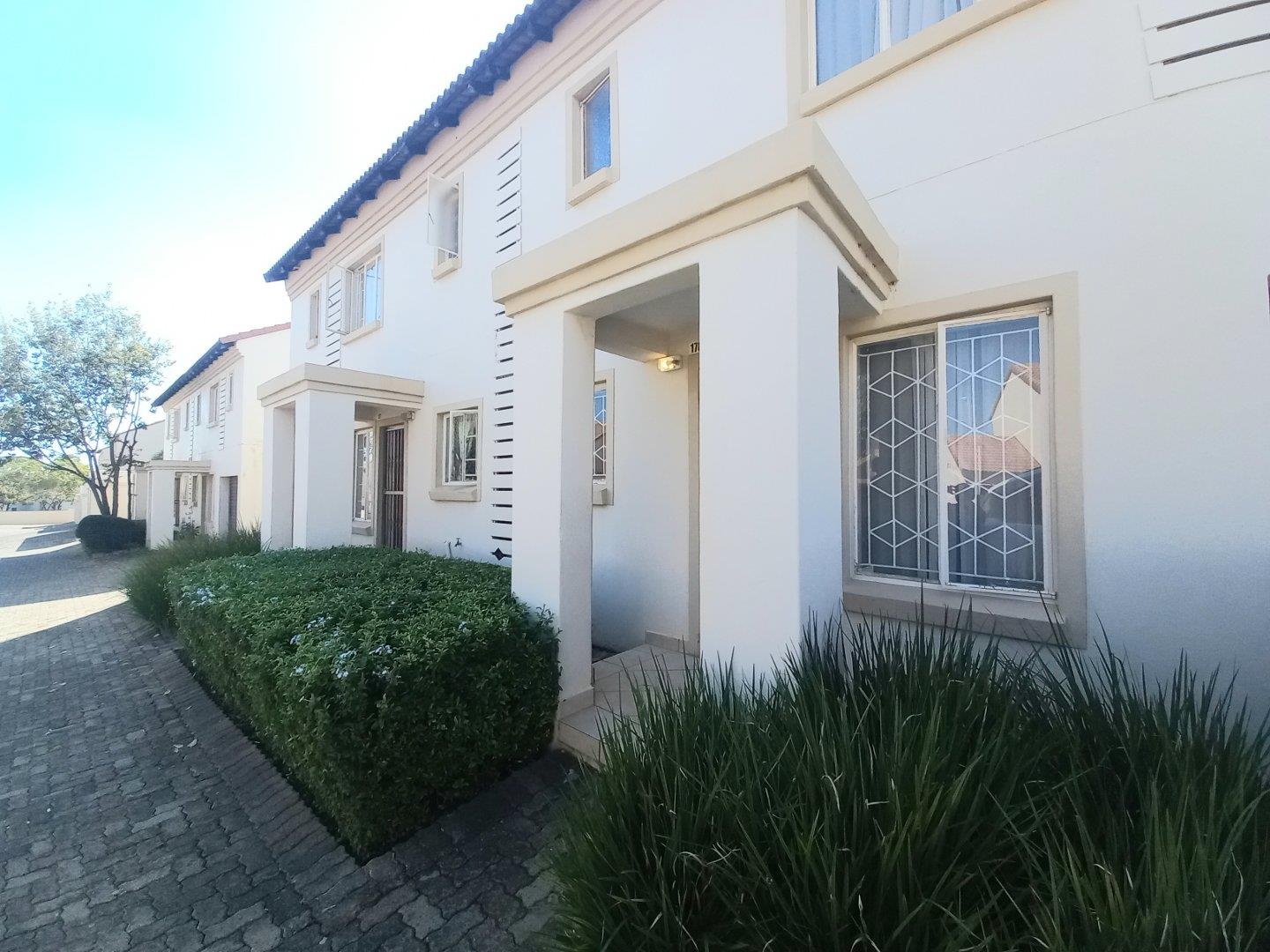 Country View, Midrand Property Townhouses for sale in Country View