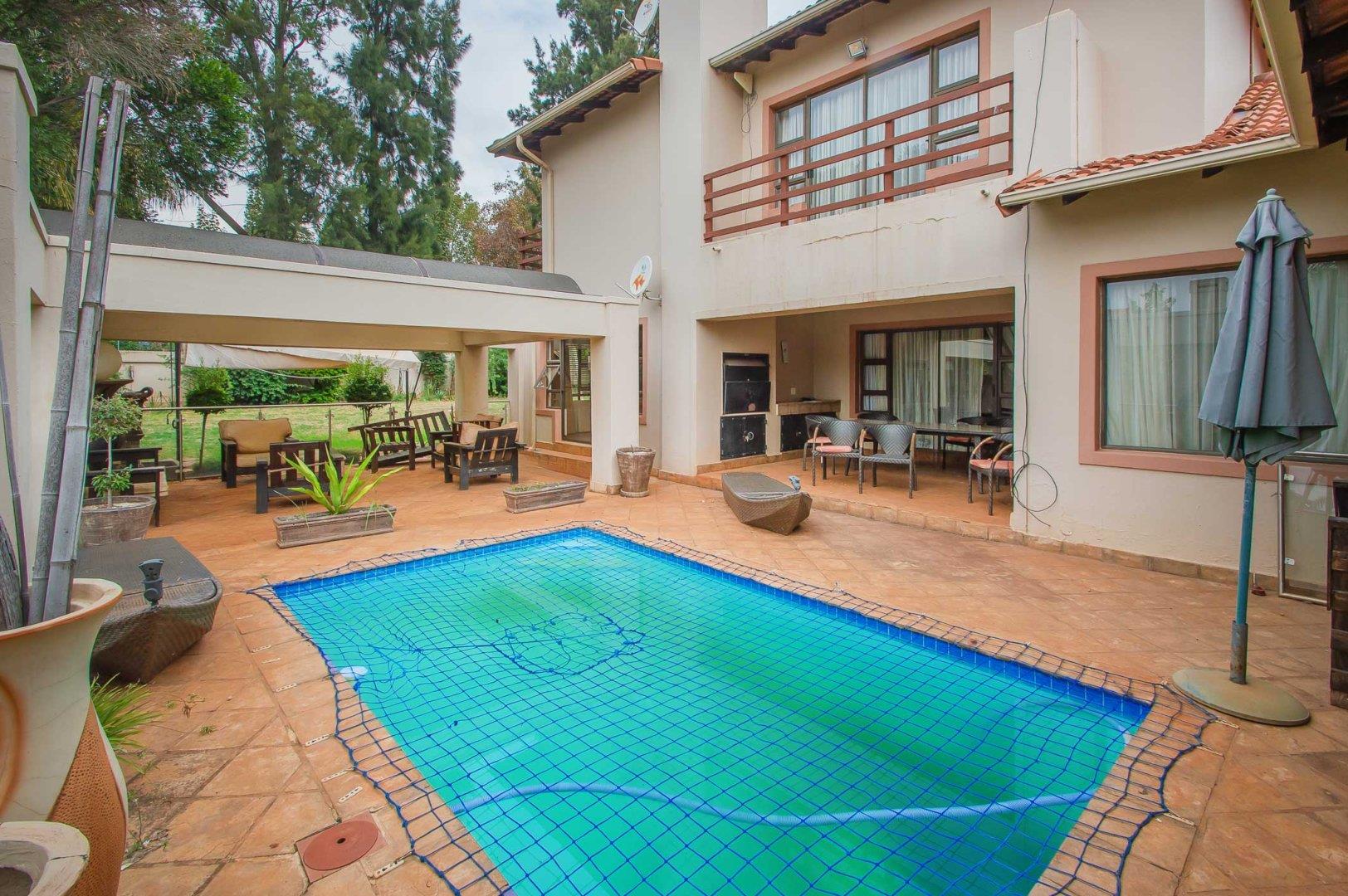 3 Bedroom House for sale in Ruimsig 1 Holeinone Ave P24114345046