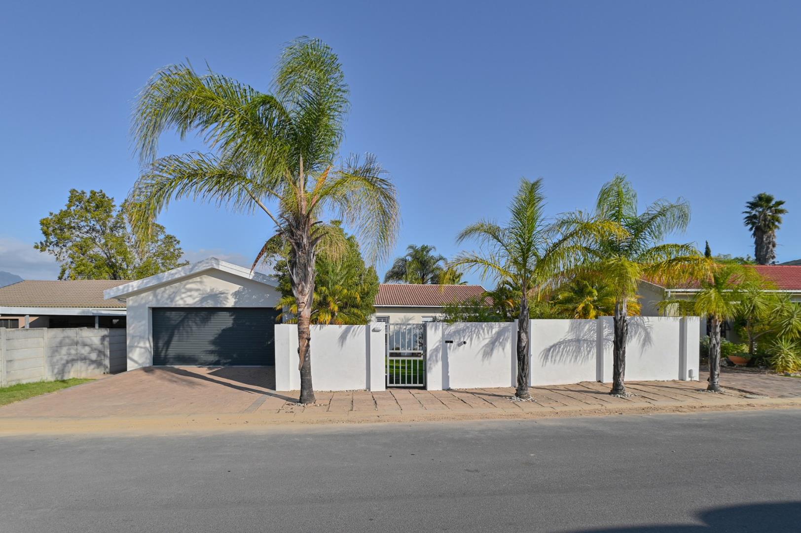 4 Bedroom House for sale in Paarl North 39 St Francis Street P24