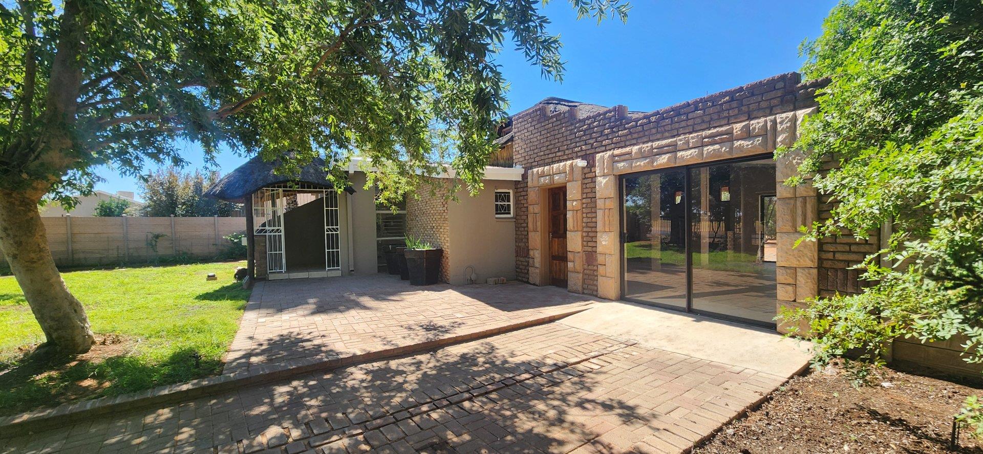 3 Bedroom House for sale in Blydeville P24114313542