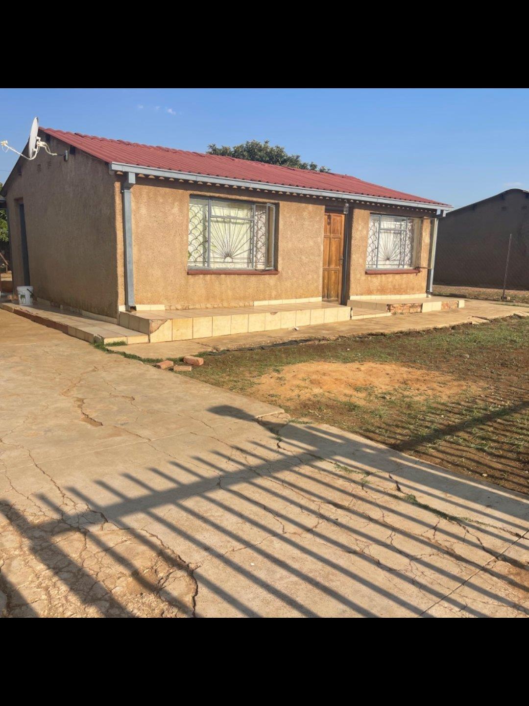 2 Bedroom House for sale in Pretoria North 44 Zone 4 Garankuwa P24