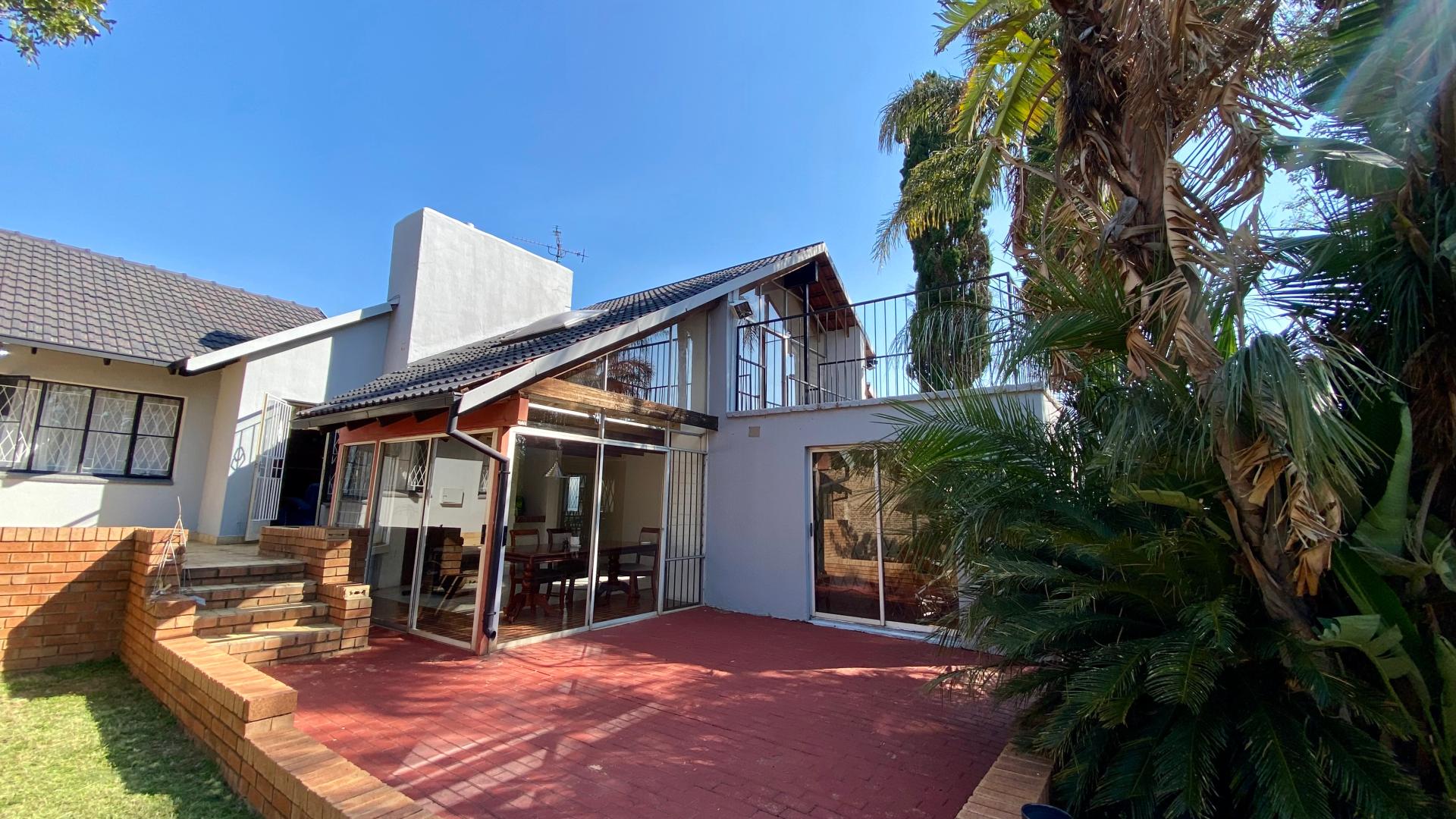 4 Bedroom House for sale in Waterkloof Glen P24114348346