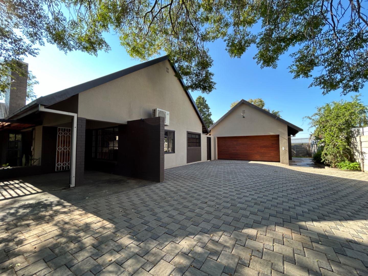 4 Bedroom House for sale in Klisserville P24114350039