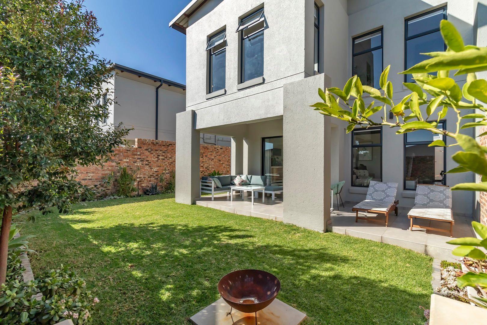 3 Bedroom Townhouse for sale in Crowthorne AH P24112876962