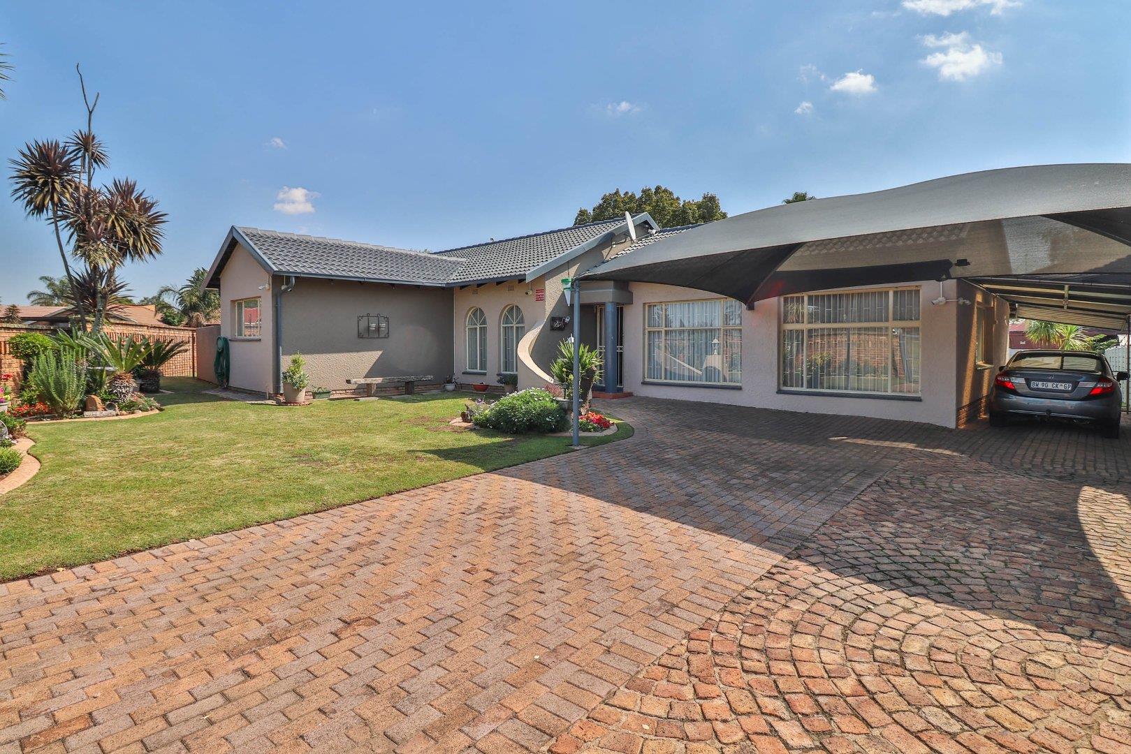 Bonaero Park Property Property and houses for sale in Bonaero Park