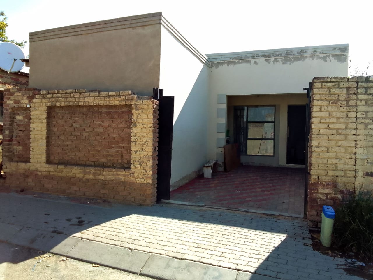 3 Bedroom House for sale in Diepsloot P24114351215