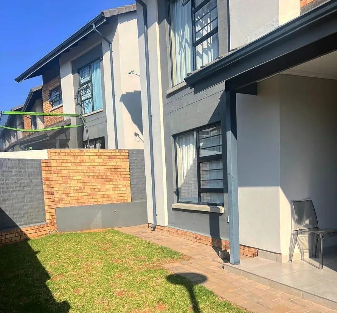 3 Bedroom Apartment / flat for sale in Amberfield P24114351851