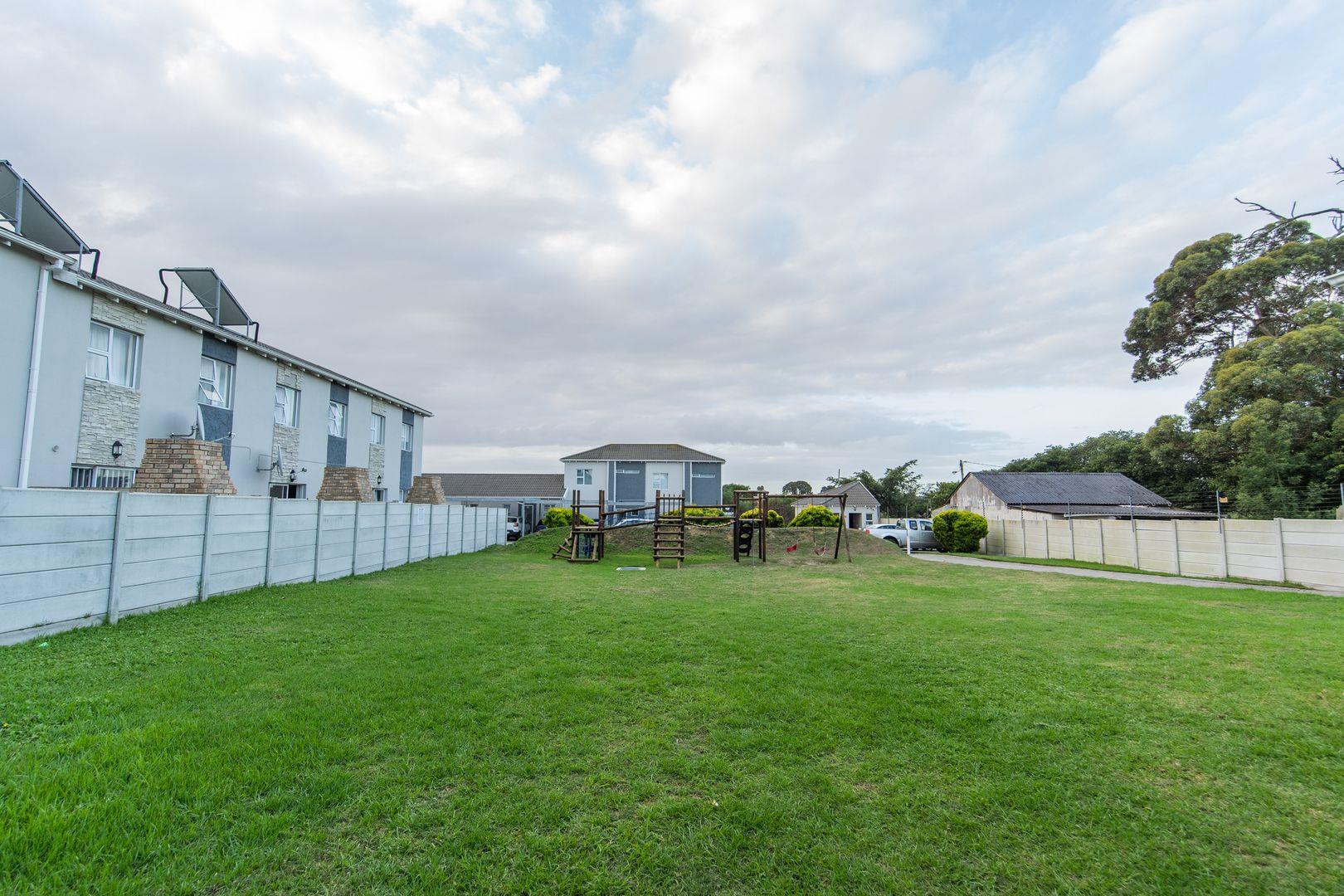 3 Bedroom Townhouse for sale in Overbaakens P24114351968