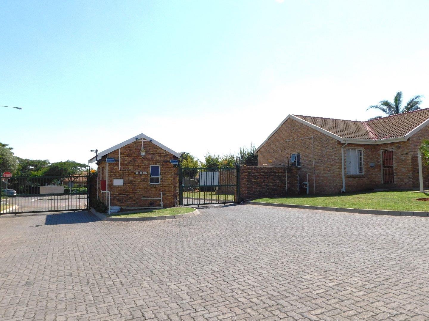 2 Bedroom Townhouse for sale in Pierre Van Ryneveld 189 Kirkness Ave