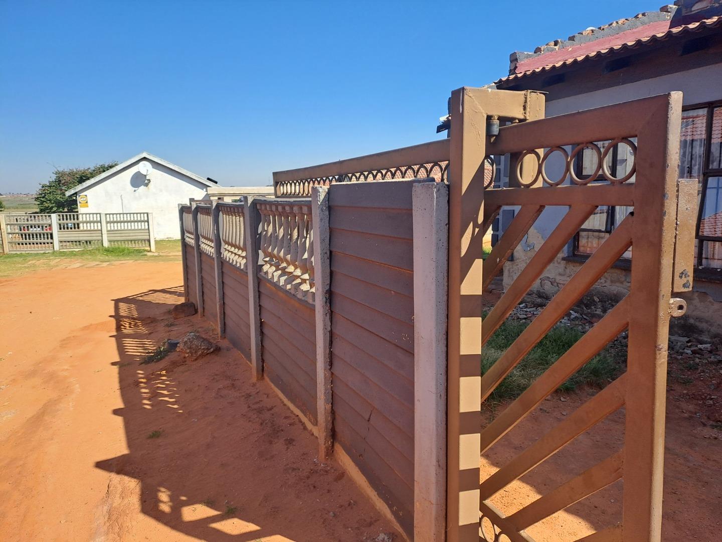 3 Bedroom House for sale in Leachville Ext 3 4 Oleander Street P24