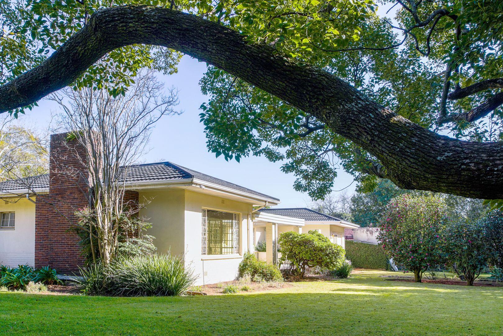 4 Bedroom House for sale in Oaklands P24114352299