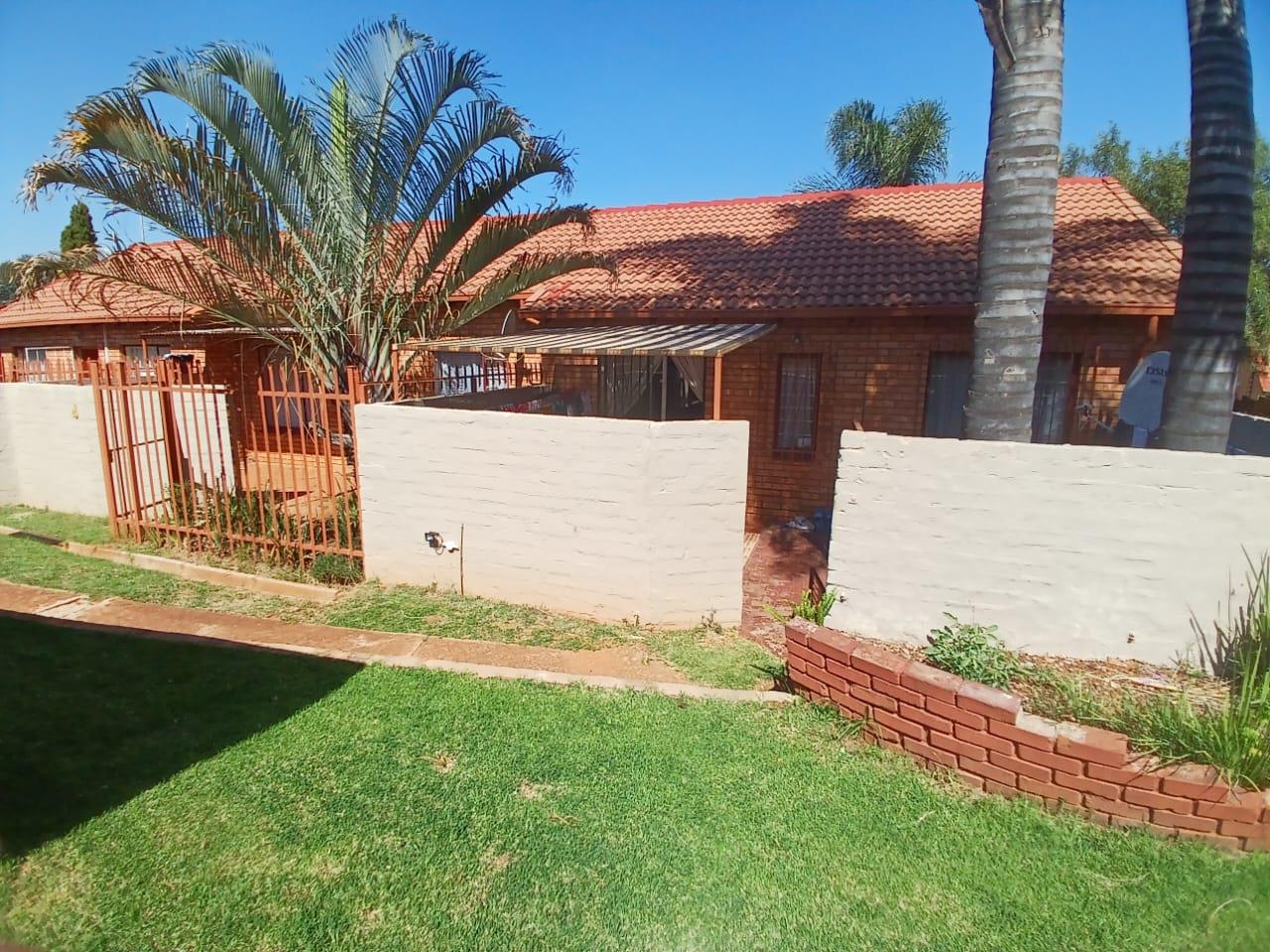 2 Bedroom Apartment / flat for sale in Philip Nel Park P24114353363