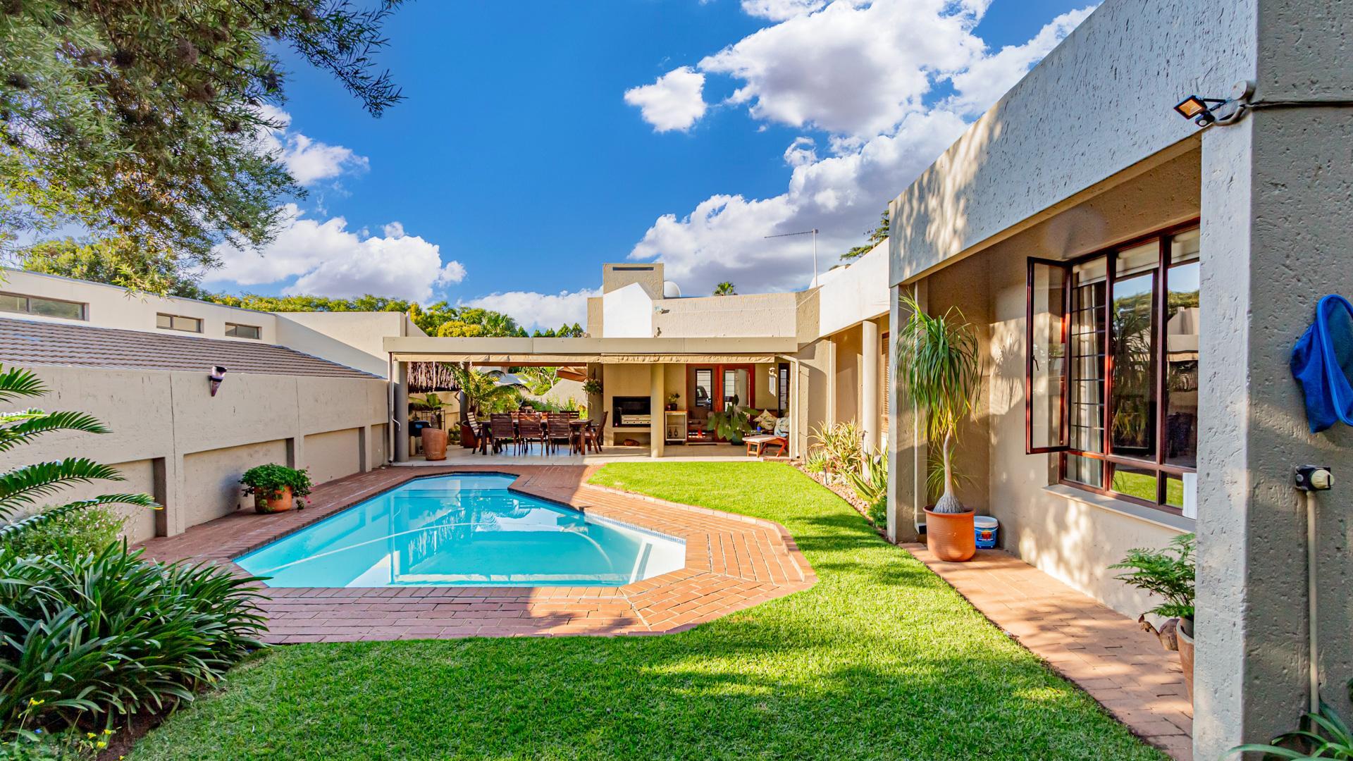 3 Bedroom House for sale in Northcliff 22 Willow Road P24114355194