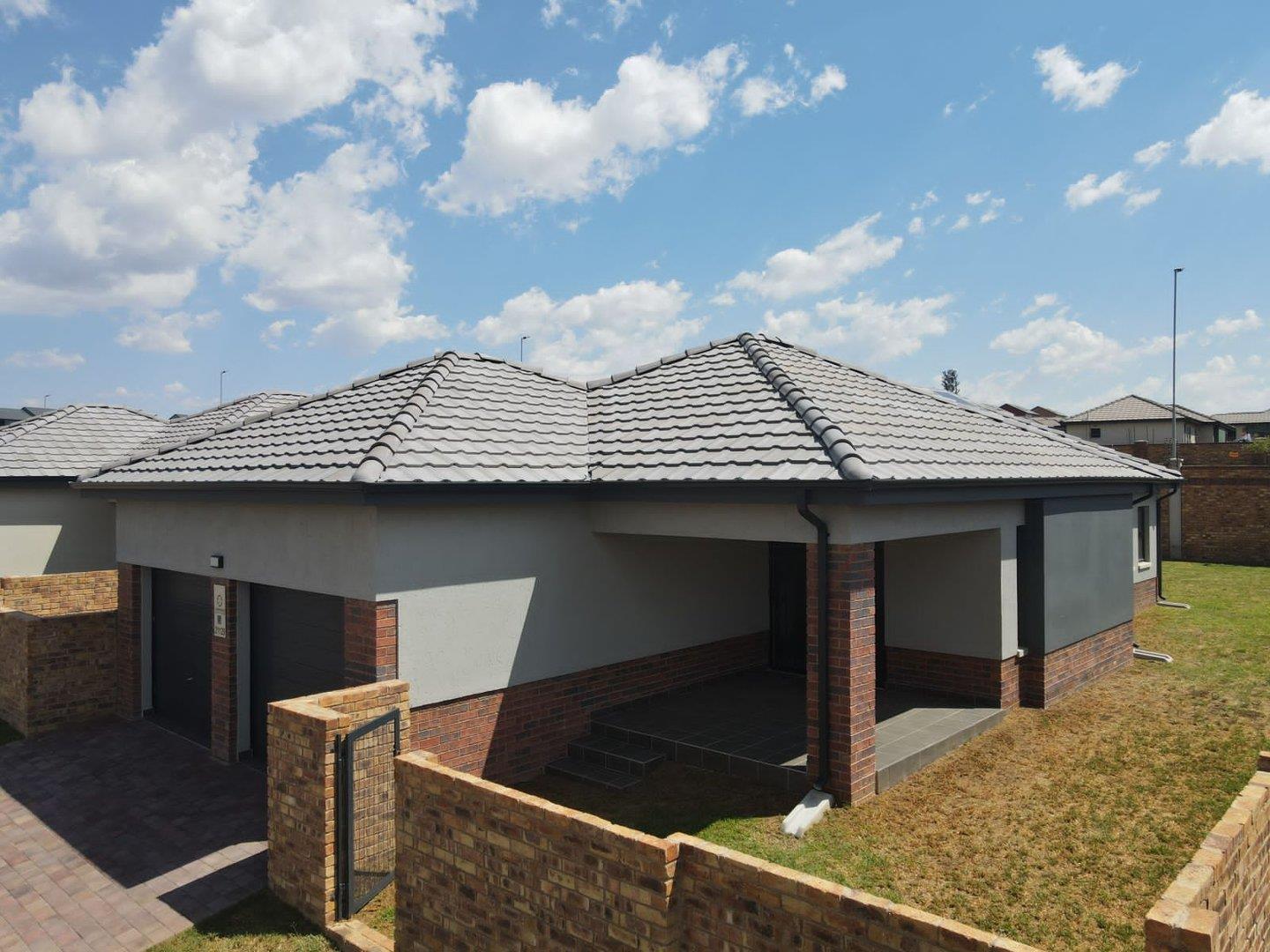 3 Bedroom House for sale in Lion Pride P24114355279