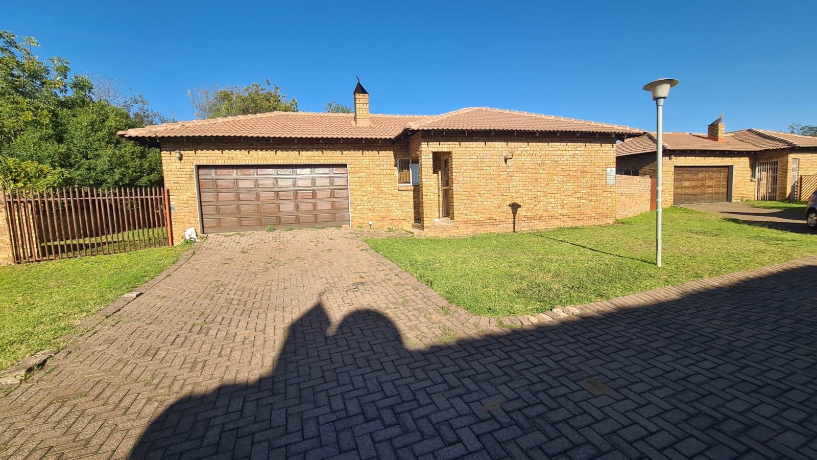 3 Bedroom House for sale in Reyno Ridge P24114356112