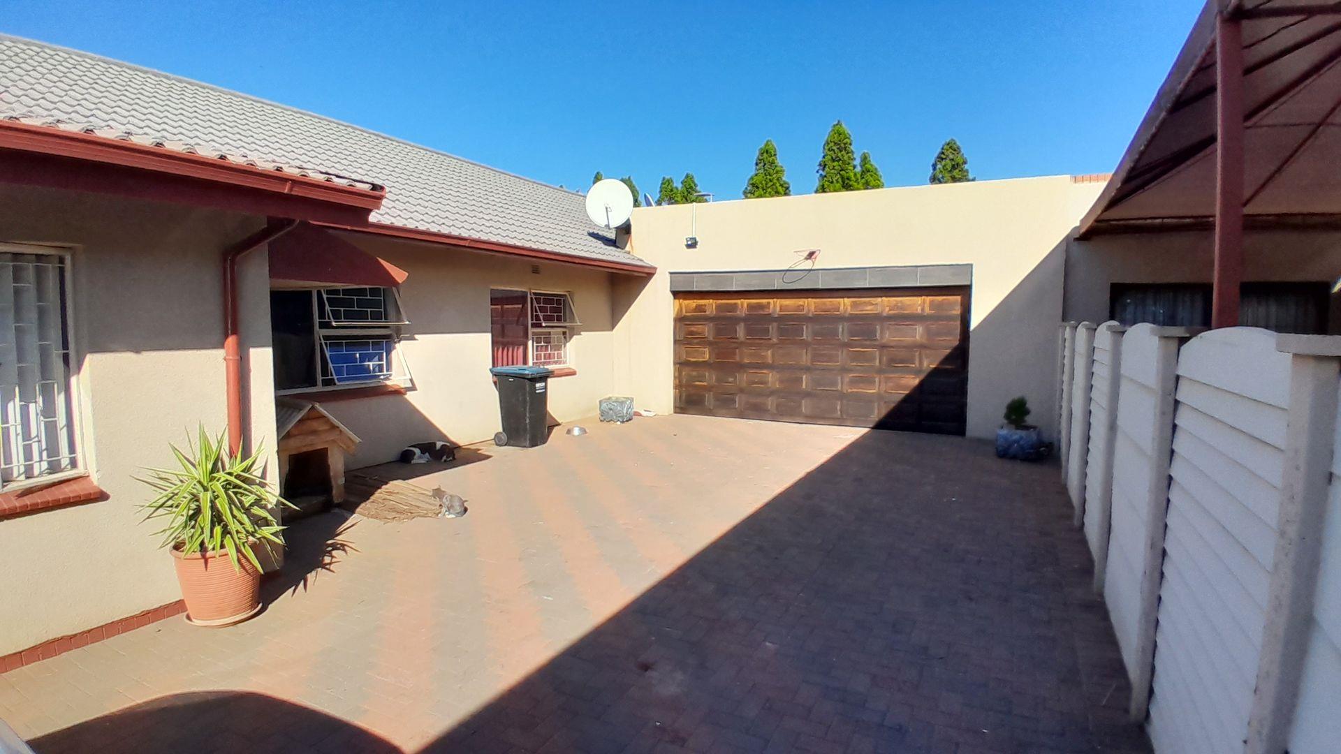 4 Bedroom House for sale in Vanderbijlpark SE 6 P24114356298