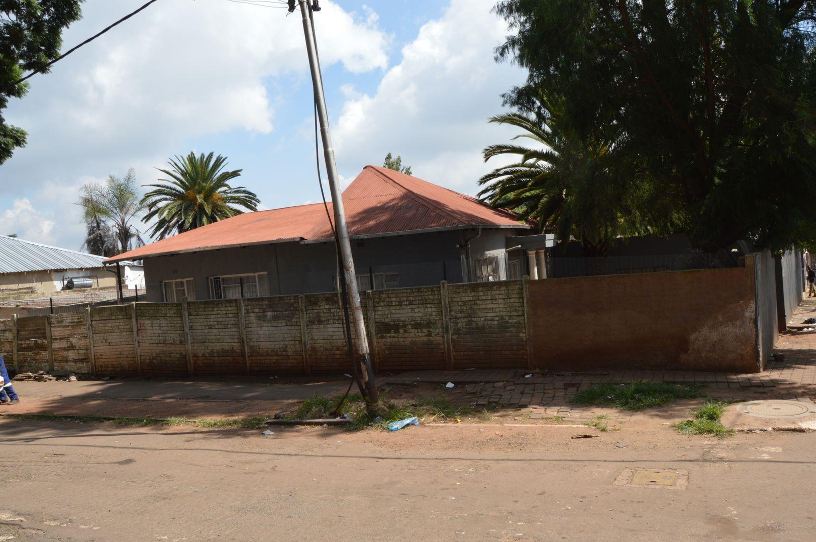 7 Bedroom House for sale in Yeoville P24114356606